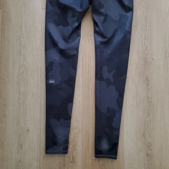 ALO Yoga Black Camouflage Leggings - Picture 3 of 6